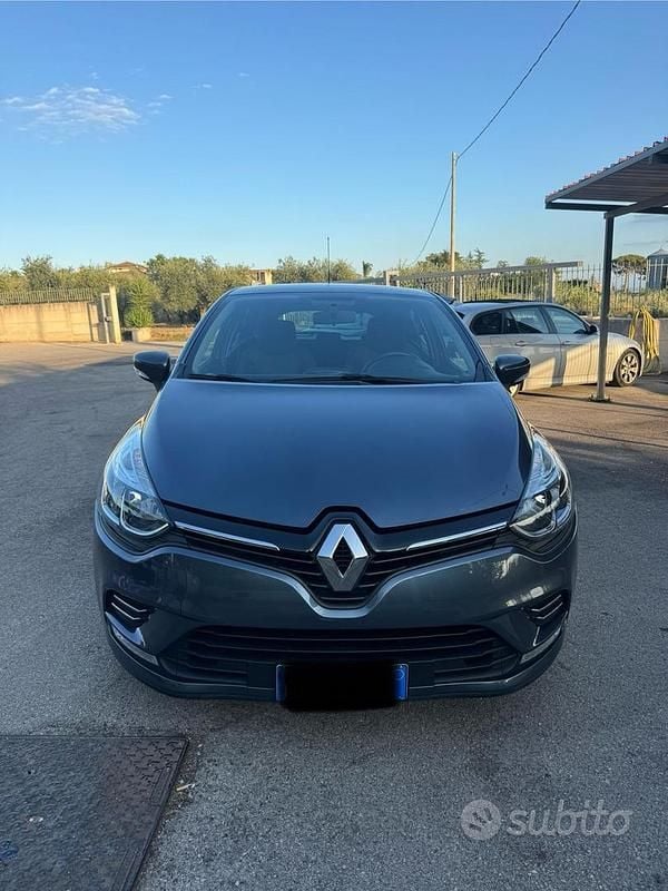 Usata Renault Clio V Business 76 CV (55 kW) 2020 Grigio Berlina