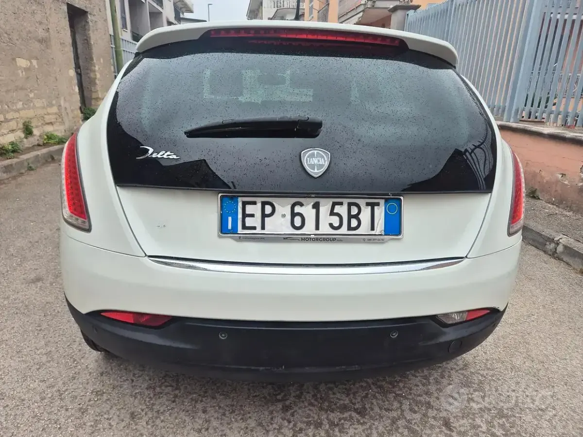 Gebraucht Lancia Delta 120 PS (88 kW) 2011 Weiß Kleinwagen