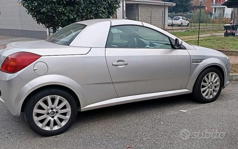 Usata Opel Tigra 90 CV (66 kW) 2004 Grigio Cabrio