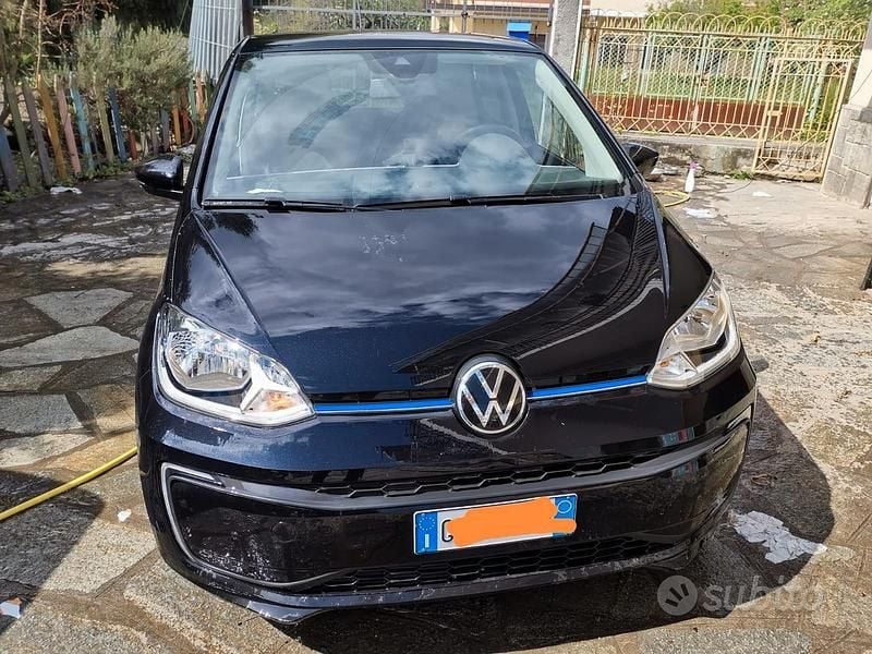 Nero Usata 2021 VW e-up! Due volumi | 10.500 € (Ottimo prezzo) - Immagine 1/4