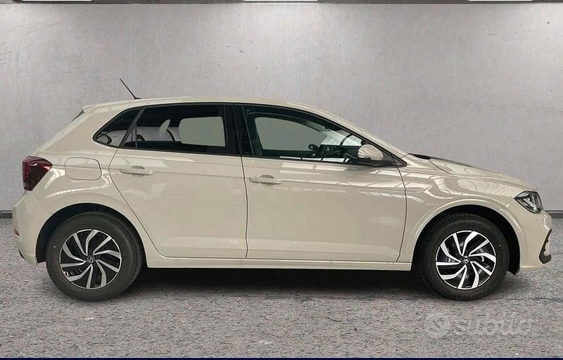 Usata VW Polo 95 CV (69 kW) 2024 Grigio Utilitaria