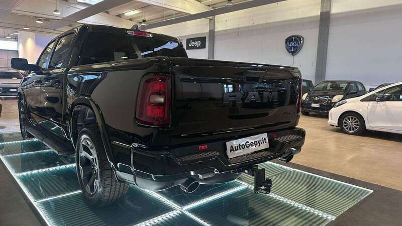 Nuova RAM 1500 420 CV (308 kW) 2025 Nero Pick-up