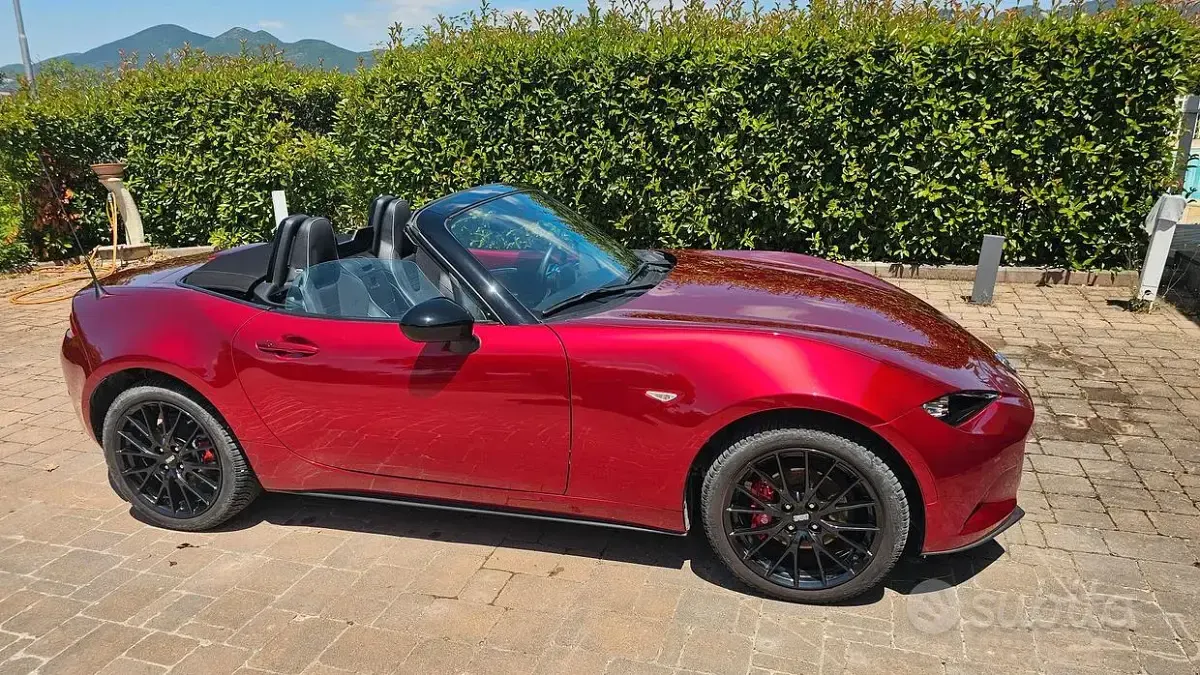 Usata Mazda MX5 Homura-Line 184 CV (135 kW) 2023 Rosso Cabrio