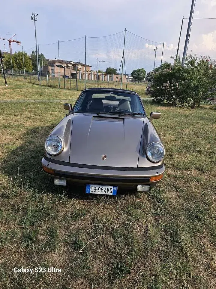 Usata Porsche 911 204 CV (150 kW) 1983 Beige Cabrio