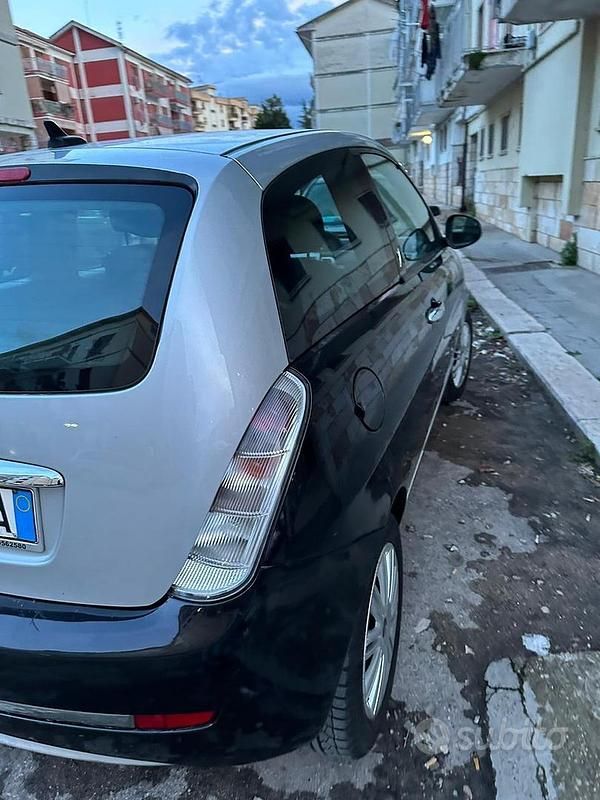 Usata Lancia Ypsilon 69 CV (50 kW) 2006 Nero Utilitaria