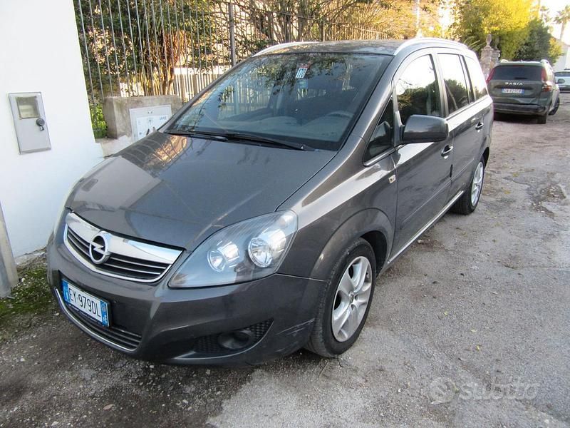 Marrone Usata 2015 Opel Zafira Monovolume | 3700 € - Immagine 1/4