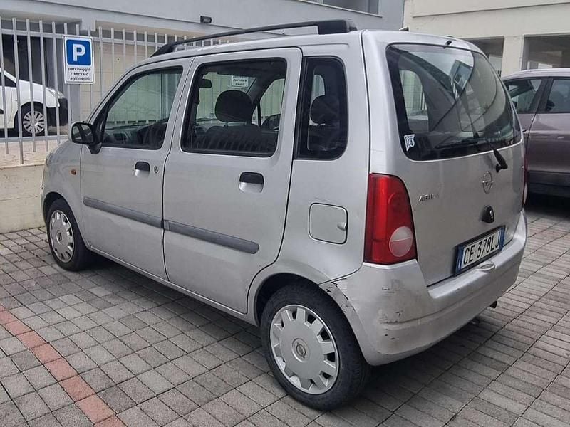Usata Opel Agila 75 CV (55 kW) 2002 Argento Monovolume
