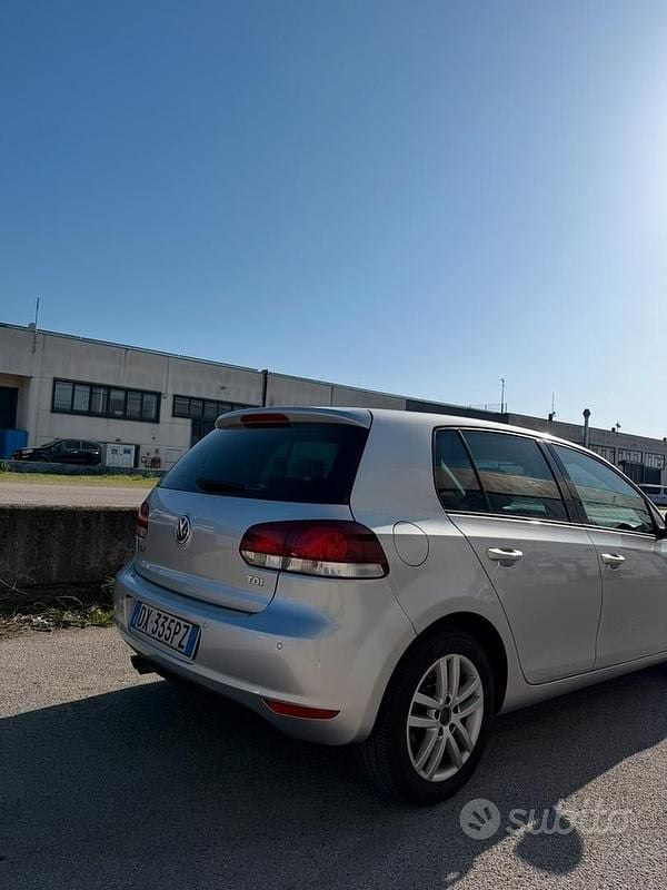 Usata VW Golf VI Highline 110 CV (80 kW) 2009 Grigio Utilitaria