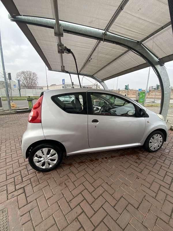 Grigio Usata 2006 Peugeot 107 Due volumi | 3200 € (Cara) - Immagine 1/4