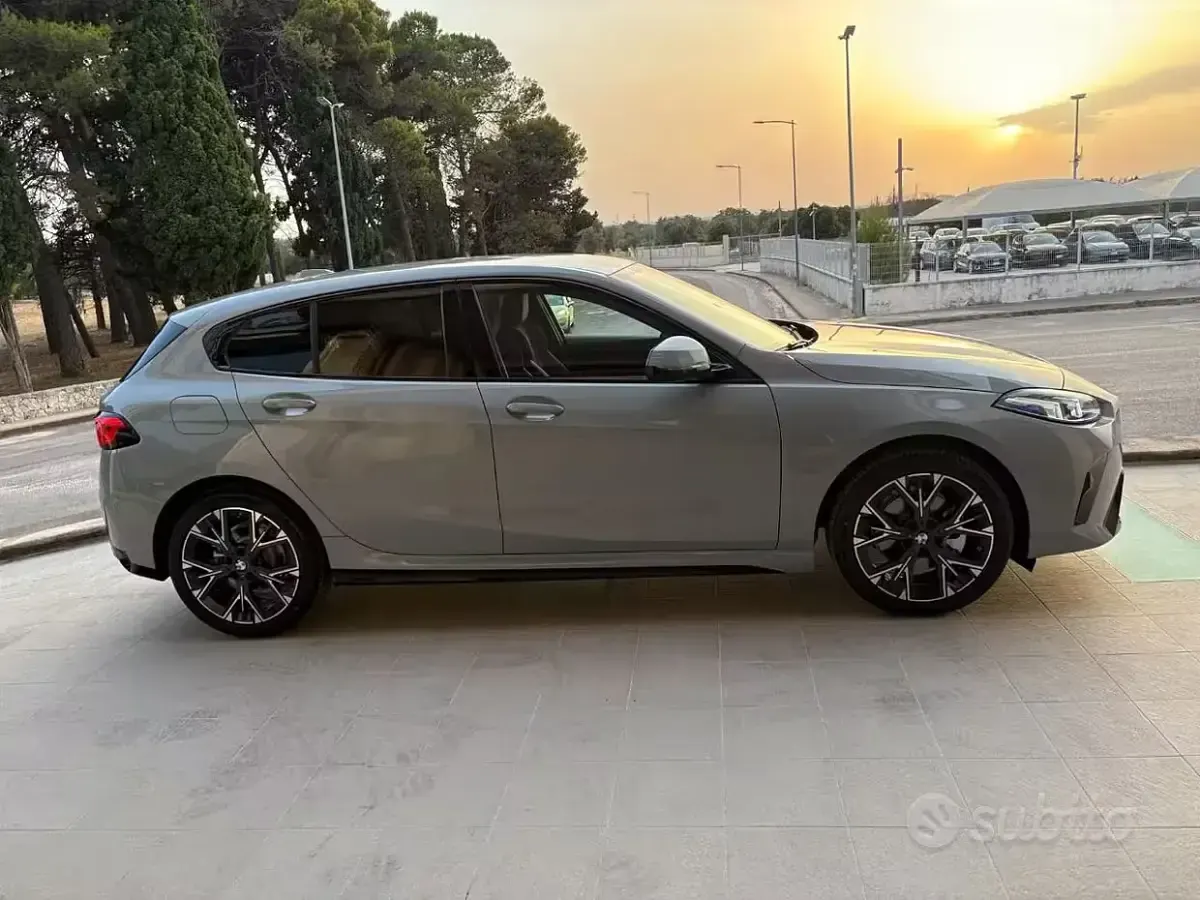 Nuova BMW 120 M Sport 150 CV (110 kW) 2026 Grigio Utilitaria