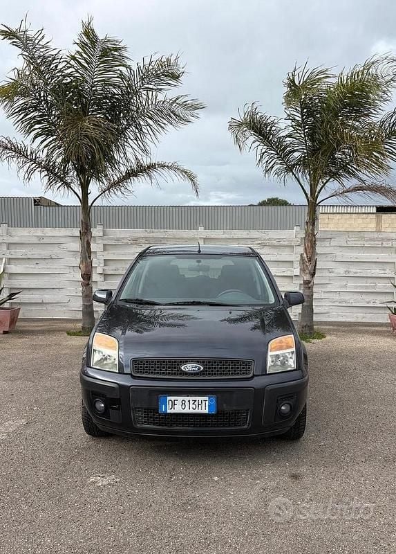 Usata Ford Fusion 68 CV (50 kW) 2007 Grigio Utilitaria