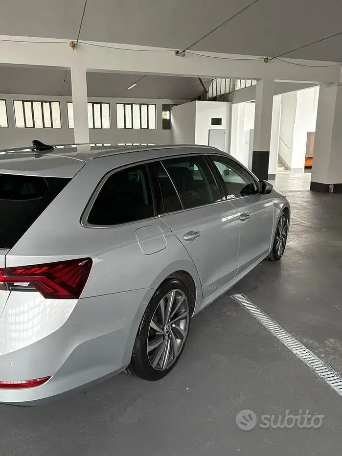 Usata Skoda Octavia 150 CV (110 kW) 2021 Grigio Station wagon