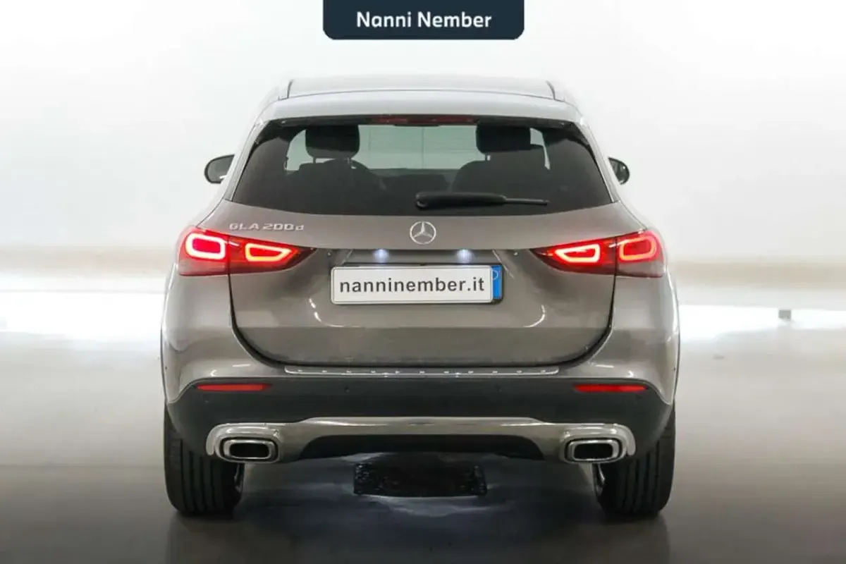 Usata Mercedes GLA200 150 CV (110 kW) 2020 Grigio SUV