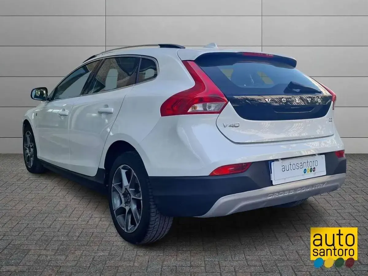 Usata Volvo V40 CC Kinetic 120 CV (88 kW) 2016 Bianco Station wagon