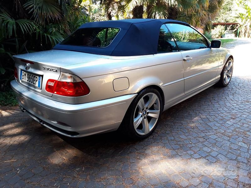 Begagnad BMW 2000 2000 Grå Sedan