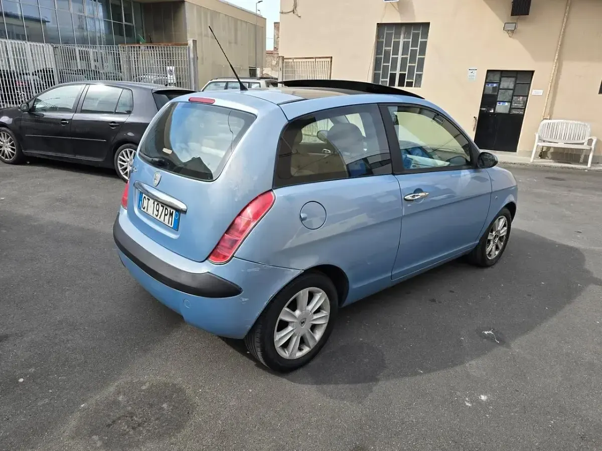 Usata Lancia Ypsilon 80 CV (58 kW) 2006 Grigio Utilitaria