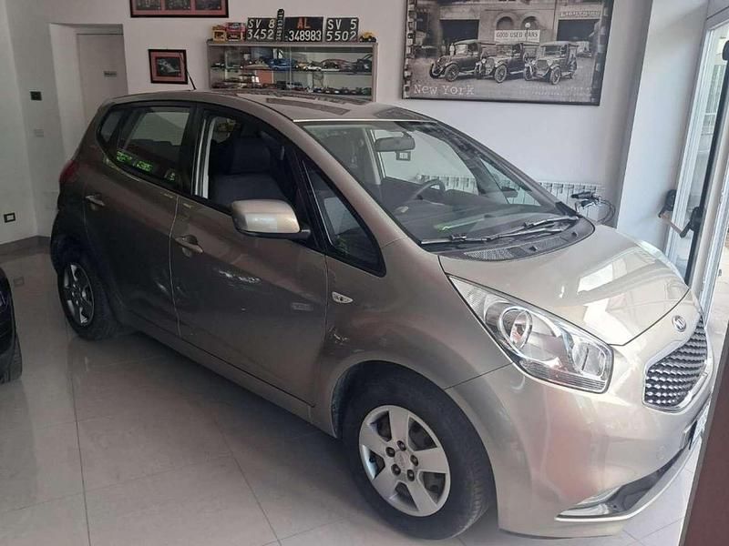 Bronzo Usata 2016 Kia Venga Due volumi | 6500 € (Buon prezzo) - Immagine 1/4