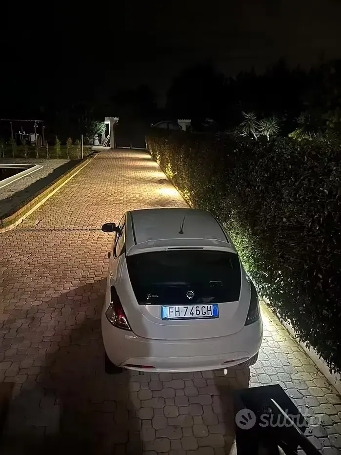 Usata Lancia Ypsilon 95 CV (69 kW) 2017 Bianco Utilitaria