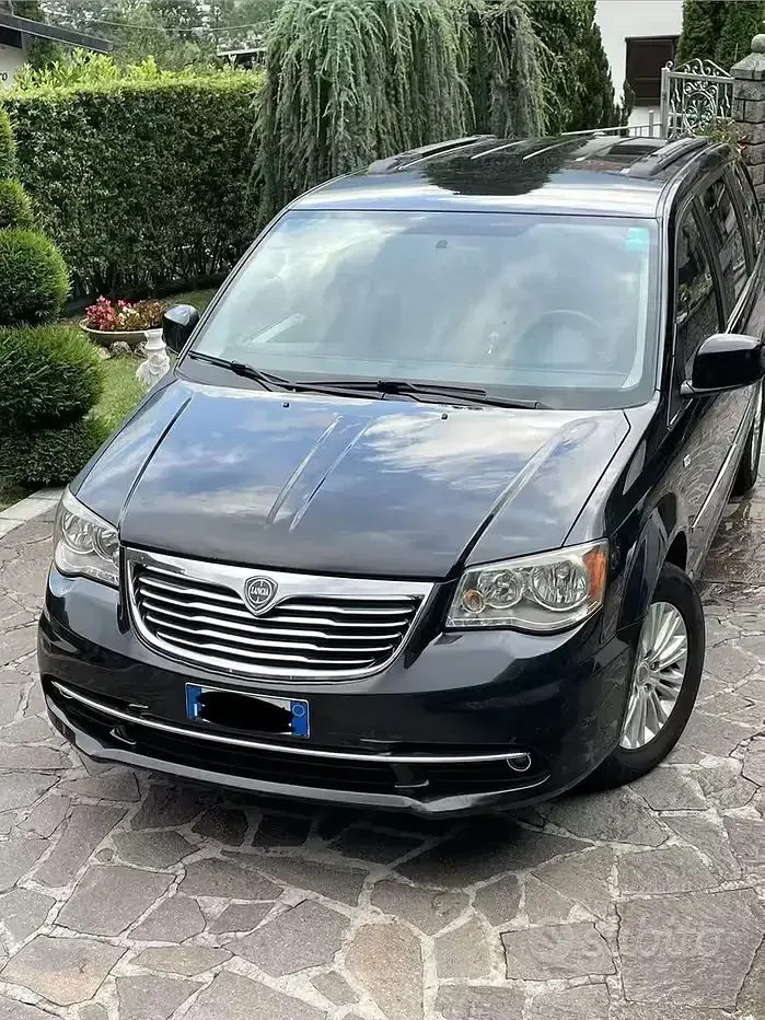 Usata Lancia Voyager 163 CV (119 kW) 2012 Nero Monovolume