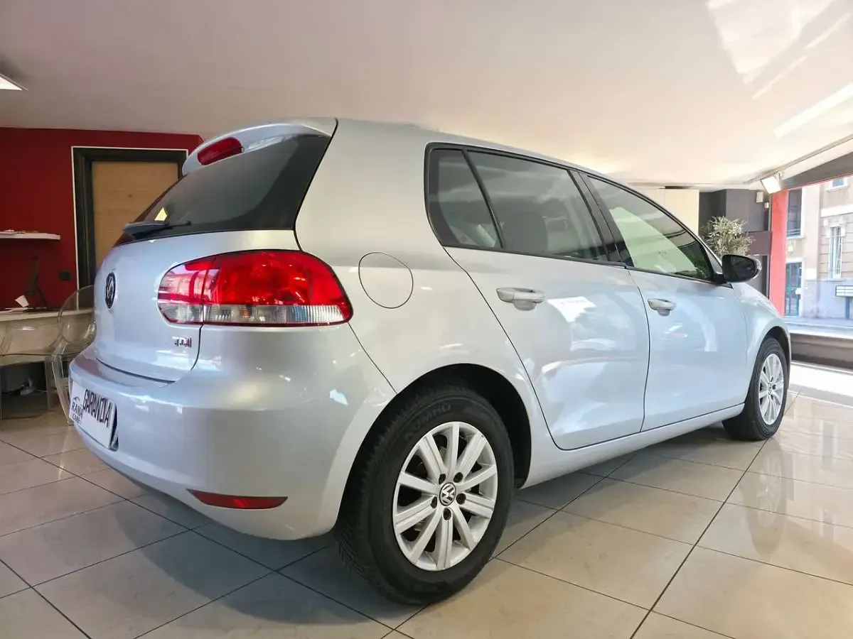 Usata VW Golf VI Comfortline 105 CV (77 kW) 2011 Argento Utilitaria