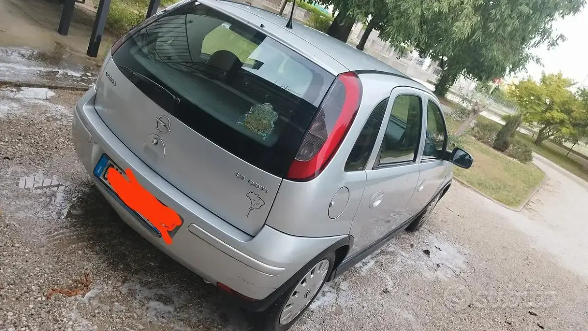 Usata Opel Corsa 69 CV (50 kW) 2005 Utilitaria
