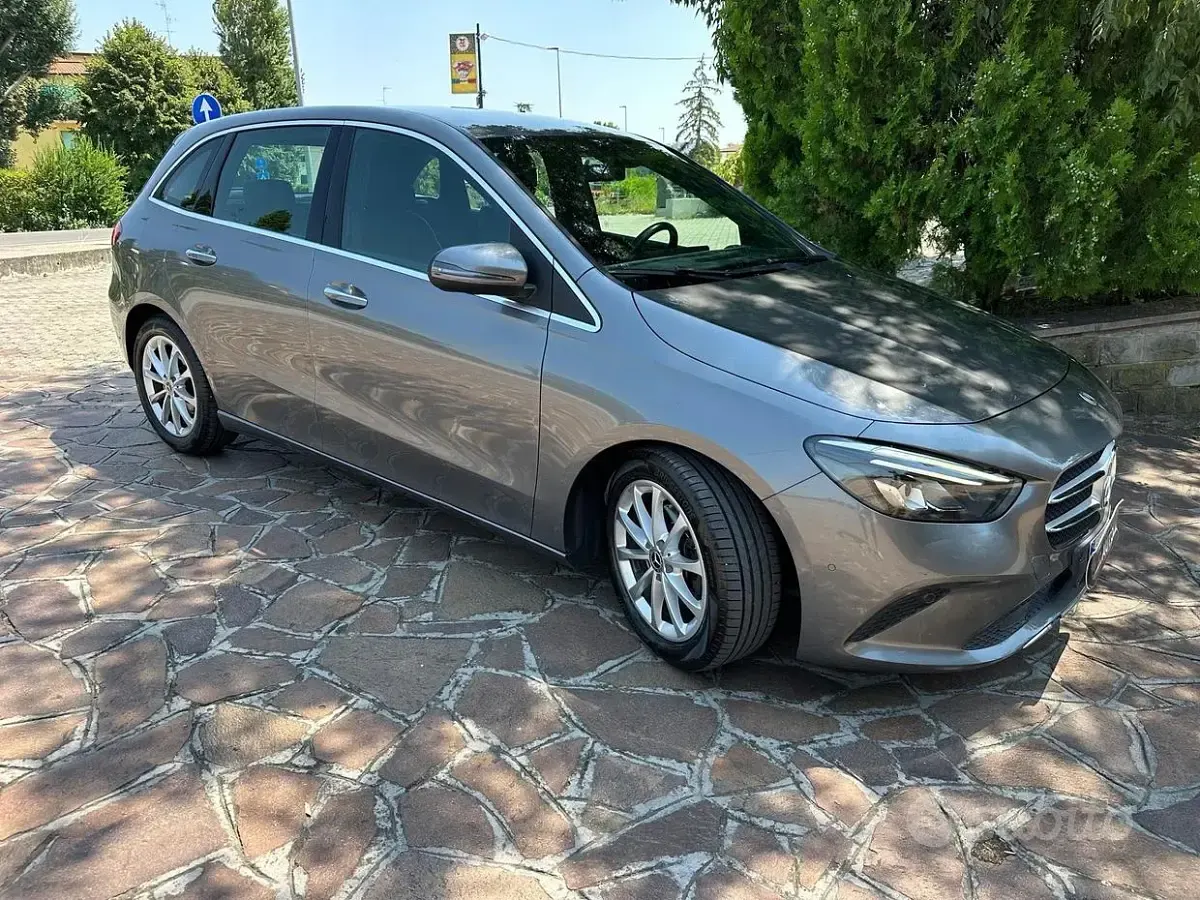 Usata Mercedes A180 116 CV (85 kW) 2020 Grigio Berlina