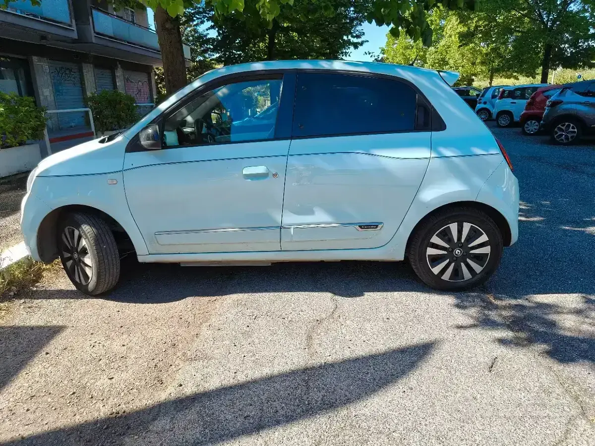Usata Renault Twingo 30 kW (42 CV) 2023 Blu Utilitaria