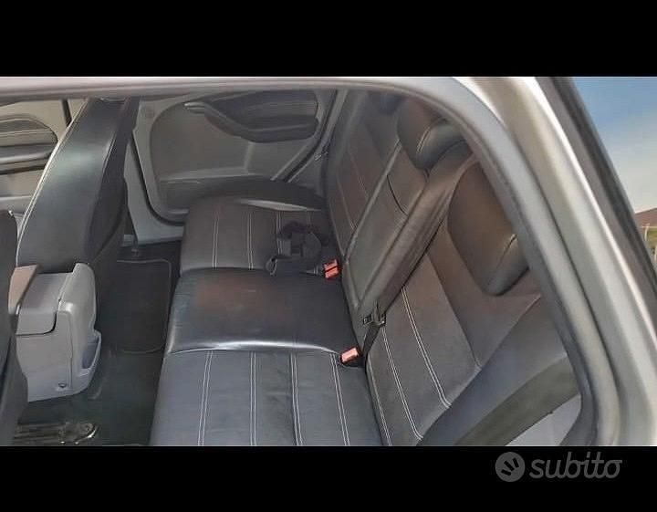 Usata Ford Focus Style 110 CV (80 kW) 2008 Grigio Station wagon