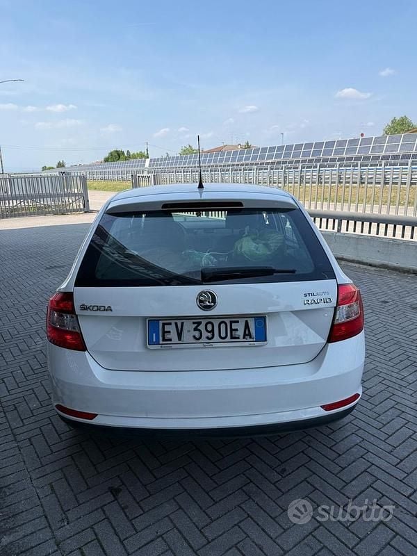 Usata Skoda Rapid Active 90 CV (66 kW) 2014 Bianco Utilitaria
