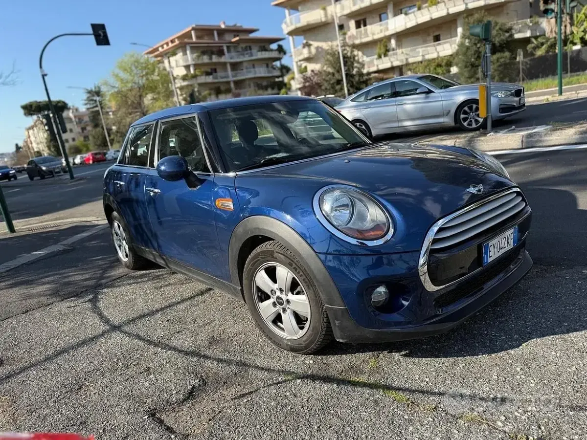Usata Mini Cooper D Business 116 CV (85 kW) 2015 Blu Utilitaria