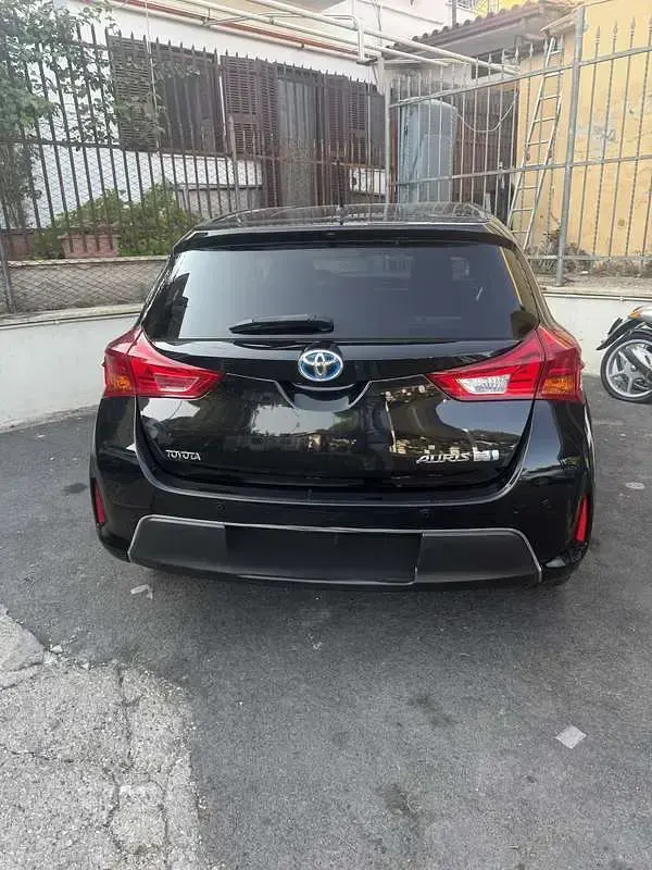 Usata Toyota Auris Hybrid Lounge 99 CV (72 kW) 2014 Berlina