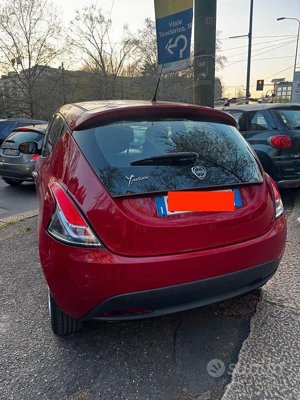 Usata Lancia Ypsilon 69 CV (50 kW) 2011 Rosso Utilitaria