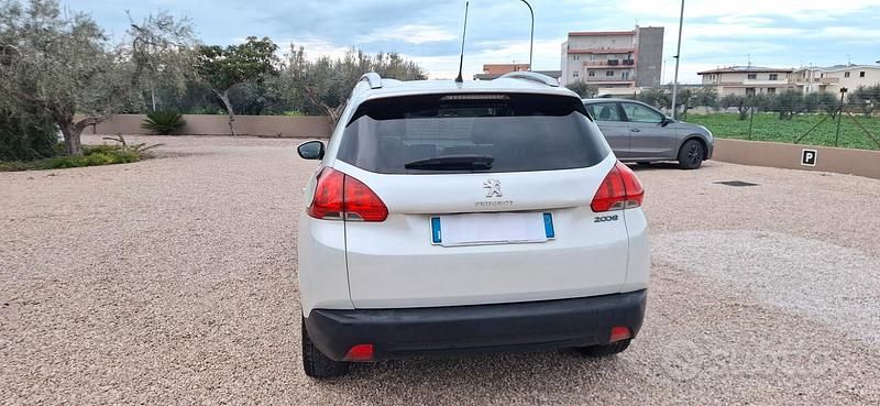 Usata Peugeot 2008 Allure 92 CV (67 kW) 2015 Bianco SUV