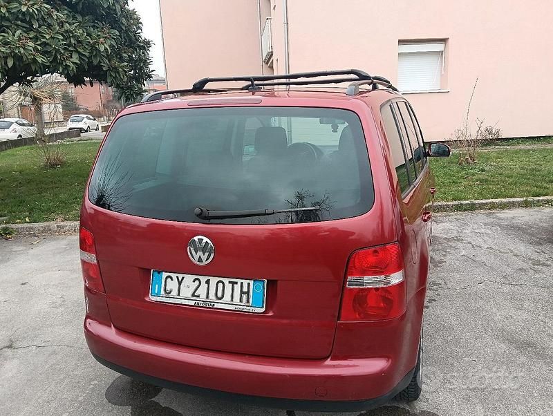Usata VW Touran 140 CV (102 kW) 2005 Rosso Monovolume
