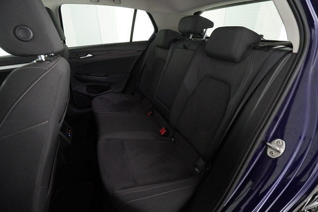 Usata VW Golf VIII Life 131 CV (96 kW) 2021 Atlantic blue