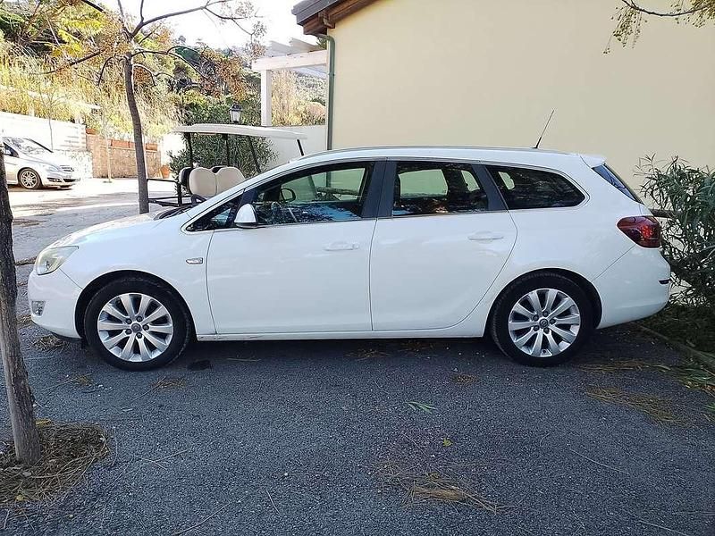Usata Opel Astra Cosmo 165 CV (121 kW) 2011 Bianco Station wagon