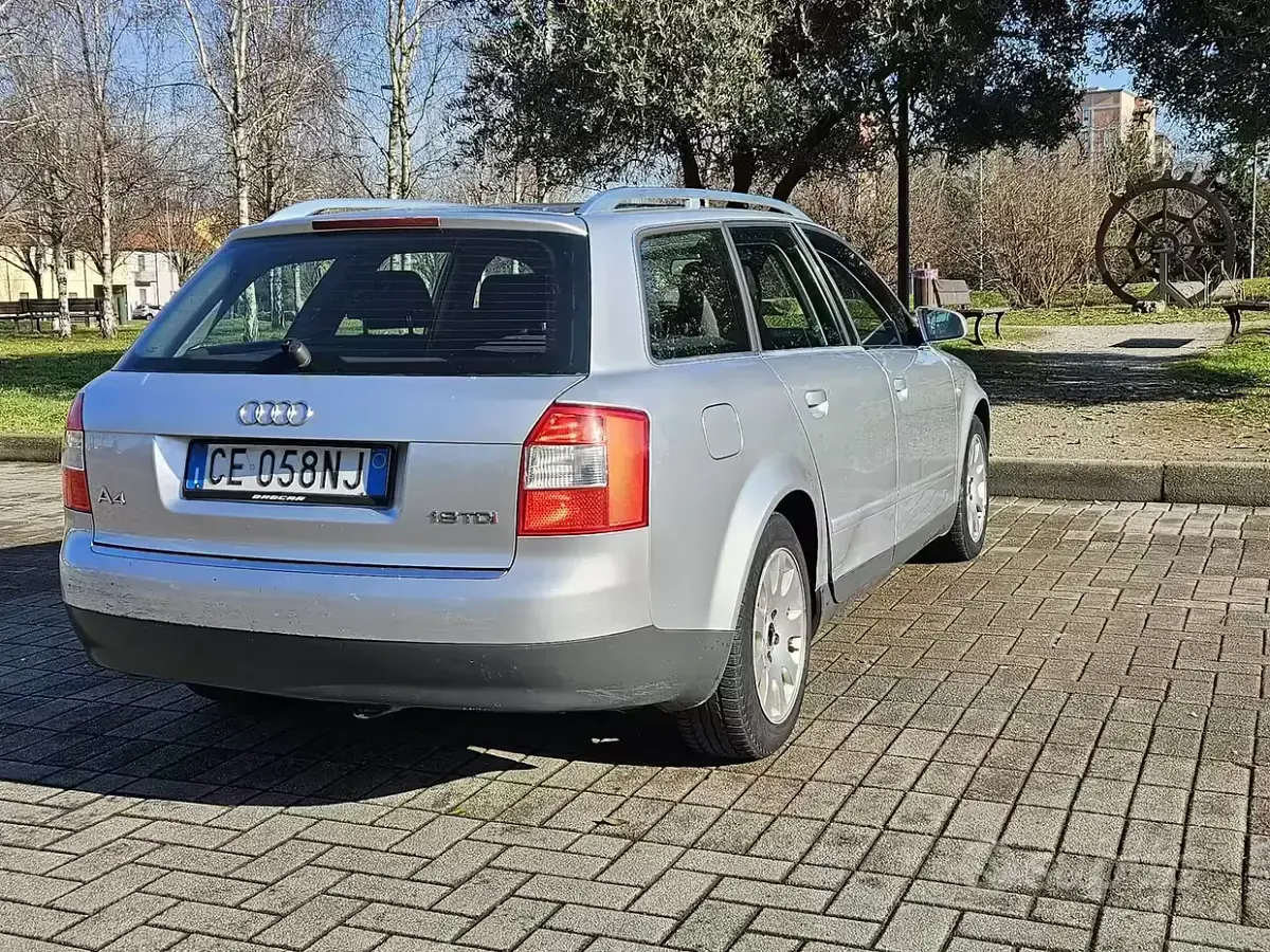 Usata Audi A4 130 CV (95 kW) 2003 Grigio Station wagon