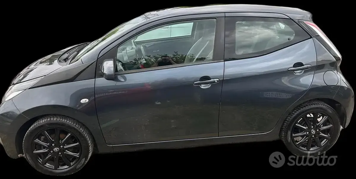 Usata Toyota Aygo Cool 69 CV (50 kW) 2018 Grigio Utilitaria