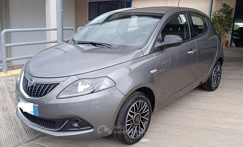 Usata Lancia Ypsilon 69 CV (50 kW) 2024 Gray Utilitaria