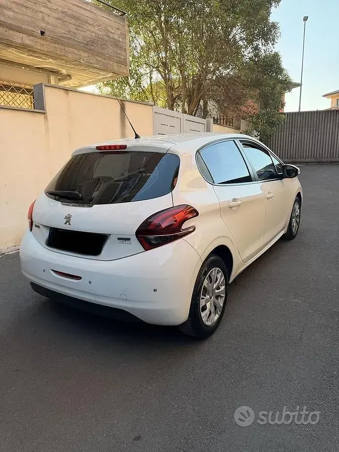 Usata Peugeot 208 75 CV (55 kW) 2016 Bianco Utilitaria