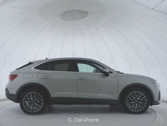 Usata Audi Q3 Comfort 150 CV (110 kW) 2023 Argento rugiada metallizzato SUV