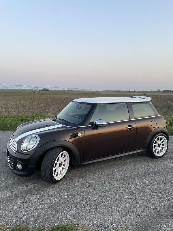 Begagnad Mini ONE 75 HK (55 kW) 2011 Brun Halvkombi