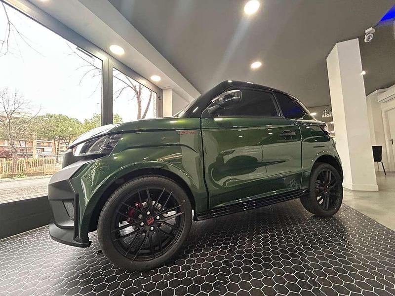 Nuova Ligier JS50 2026 Verde velvet tetto nero Utilitaria