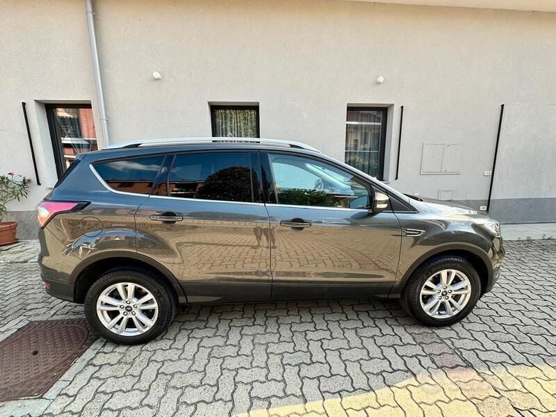 Usata Ford Kuga Business Edition 120 CV (88 kW) 2019 Grigio SUV