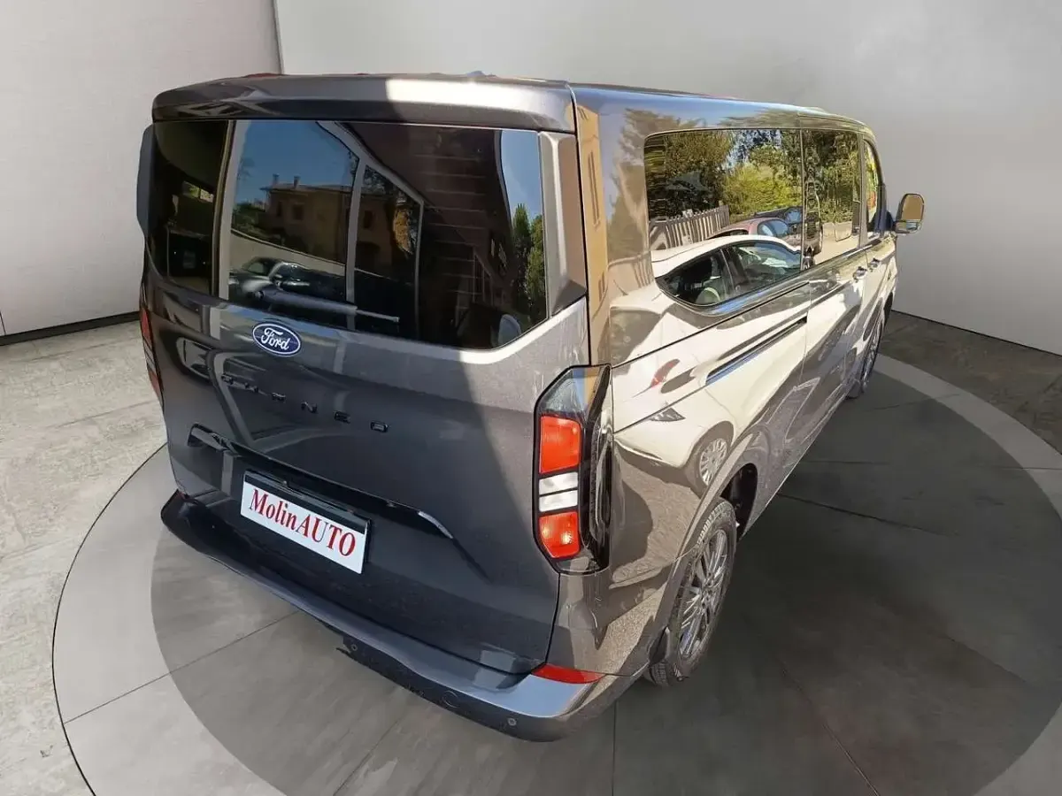 Usata Ford Tourneo Titanium X 150 CV (110 kW) 2025 Grigio Monovolume