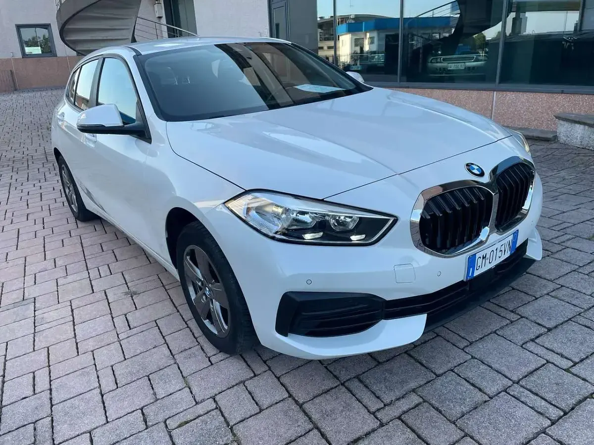 Usata BMW 118 Advantage 140 CV (102 kW) 2023 Bianco Utilitaria
