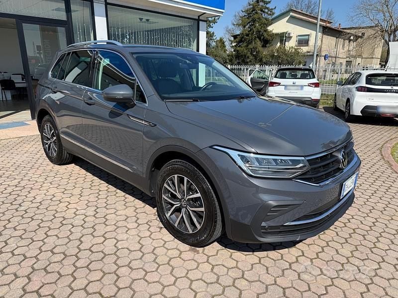 Usata VW Tiguan Life 150 CV (110 kW) 2022 Grigio SUV