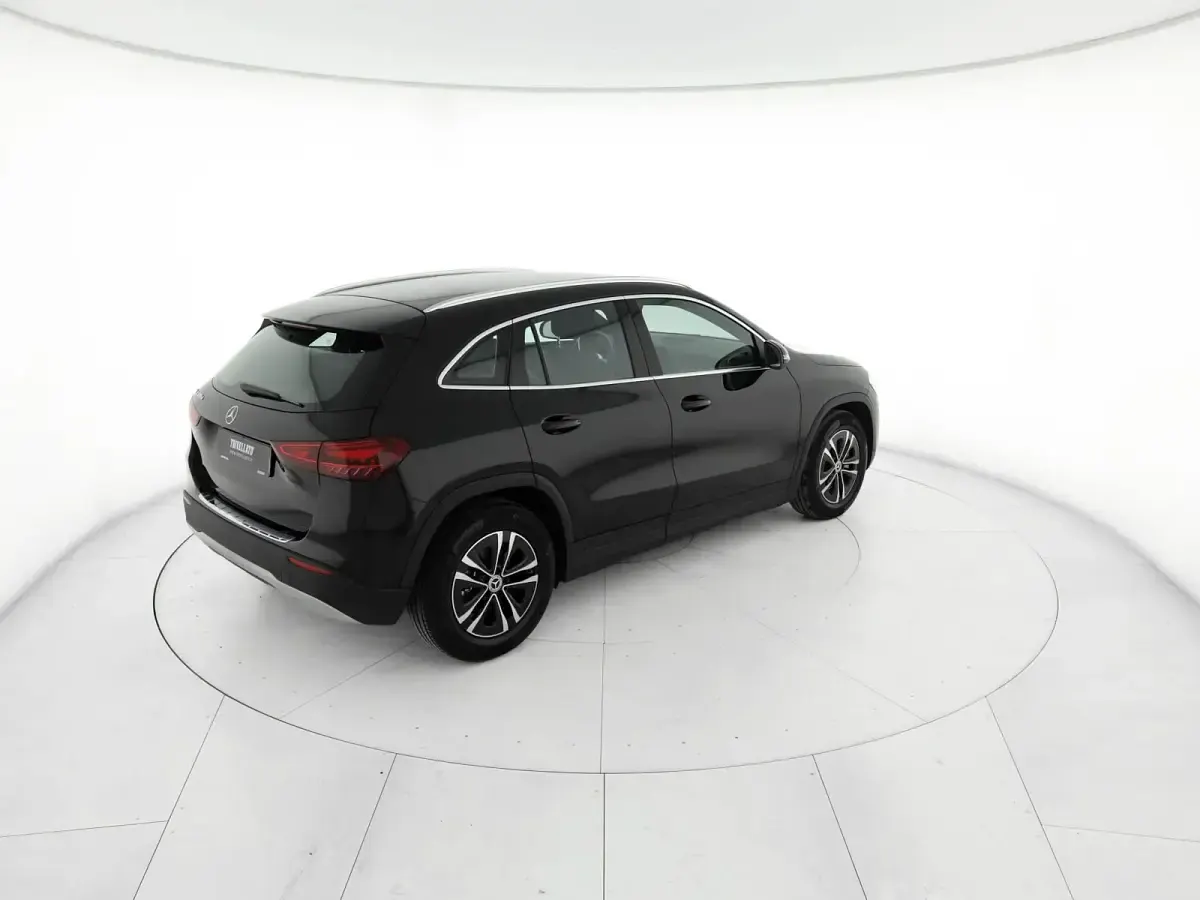 Usata Mercedes GLA180 Executive 116 CV (85 kW) 2024 Nero notte SUV