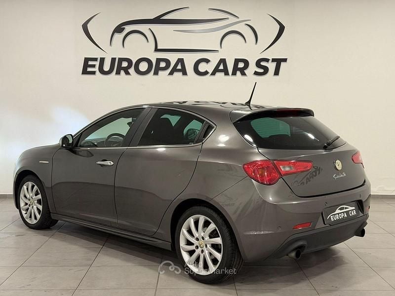 Usata Alfa Romeo Giulietta Exclusive 140 CV (102 kW) 2012 Grigio Berlina