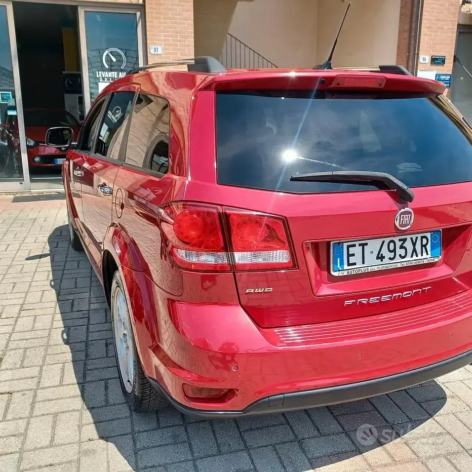 Usata Fiat Freemont 170 CV (125 kW) 2014 Rosso SUV
